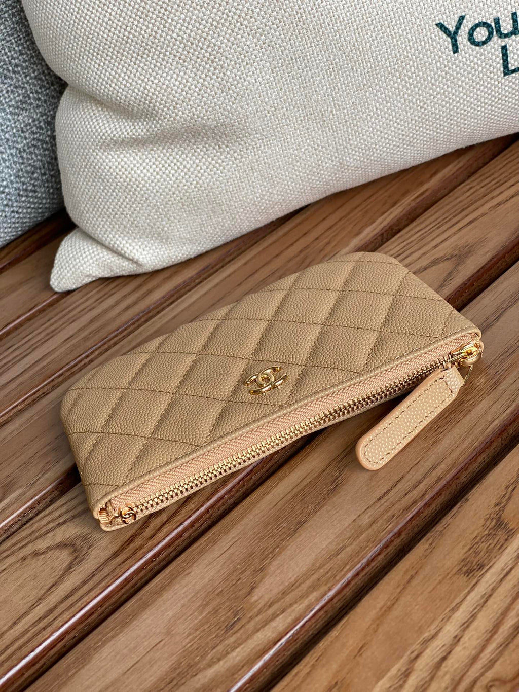 CC ZIPPED WALLET 15 BEIGE CAVIAR GOLD HARDWARE