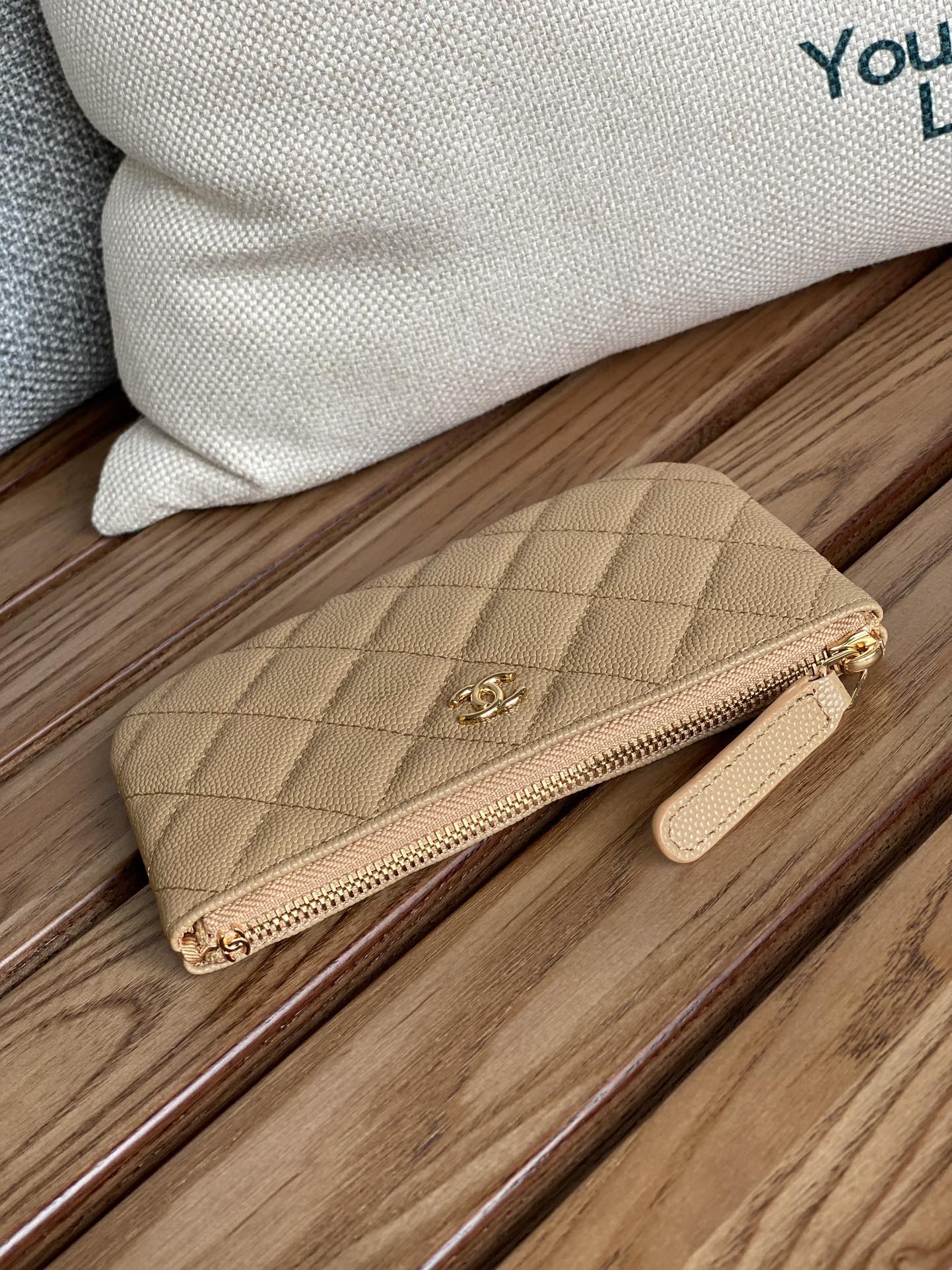 CC ZIPPED WALLET 15 BEIGE CAVIAR GOLD HARDWARE