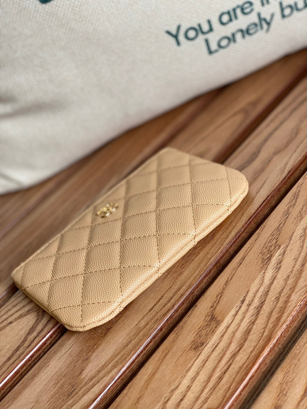 CC ZIPPED WALLET 15 BEIGE CAVIAR GOLD HARDWARE