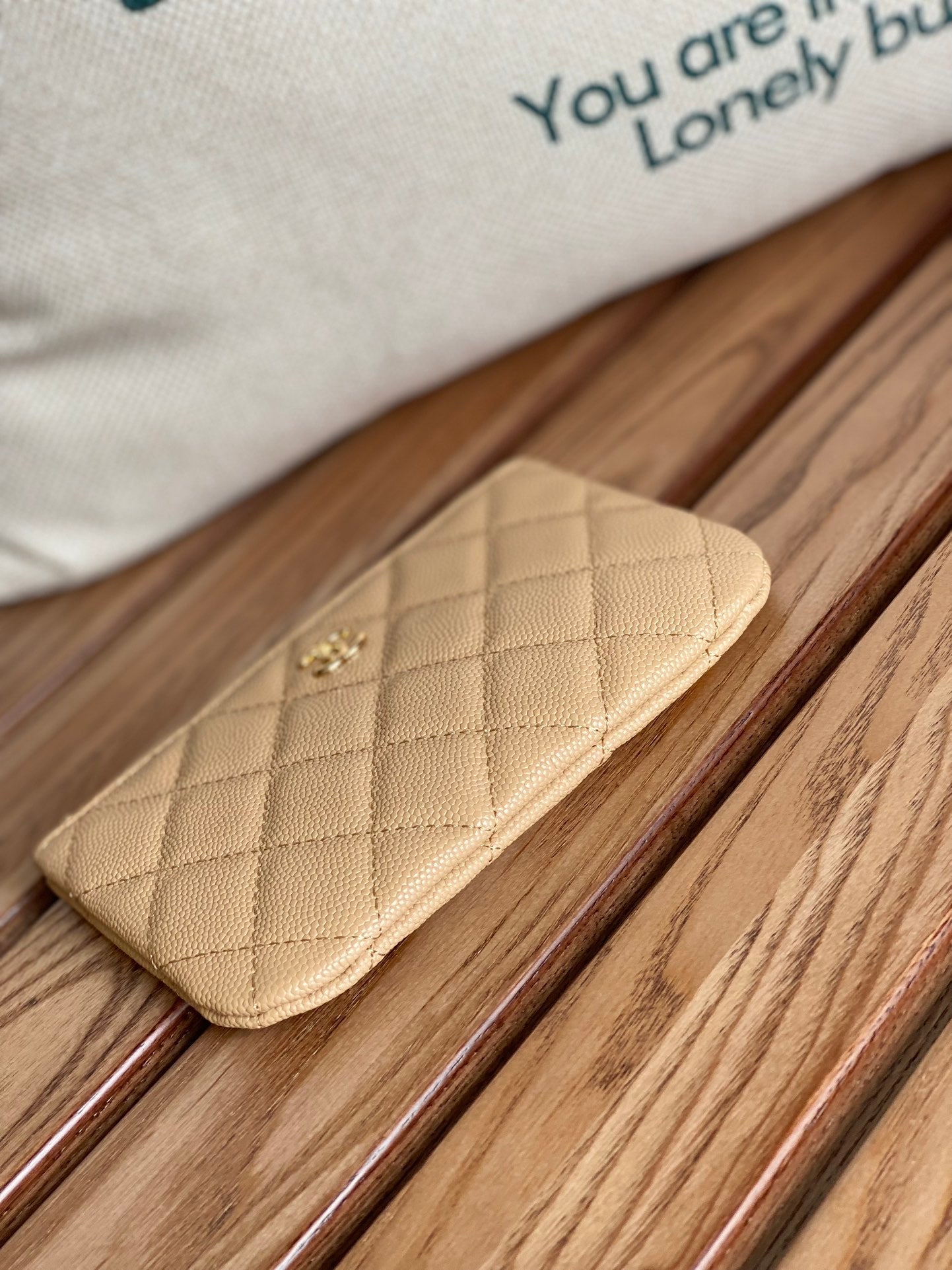 CC ZIPPED WALLET 15 BEIGE CAVIAR GOLD HARDWARE