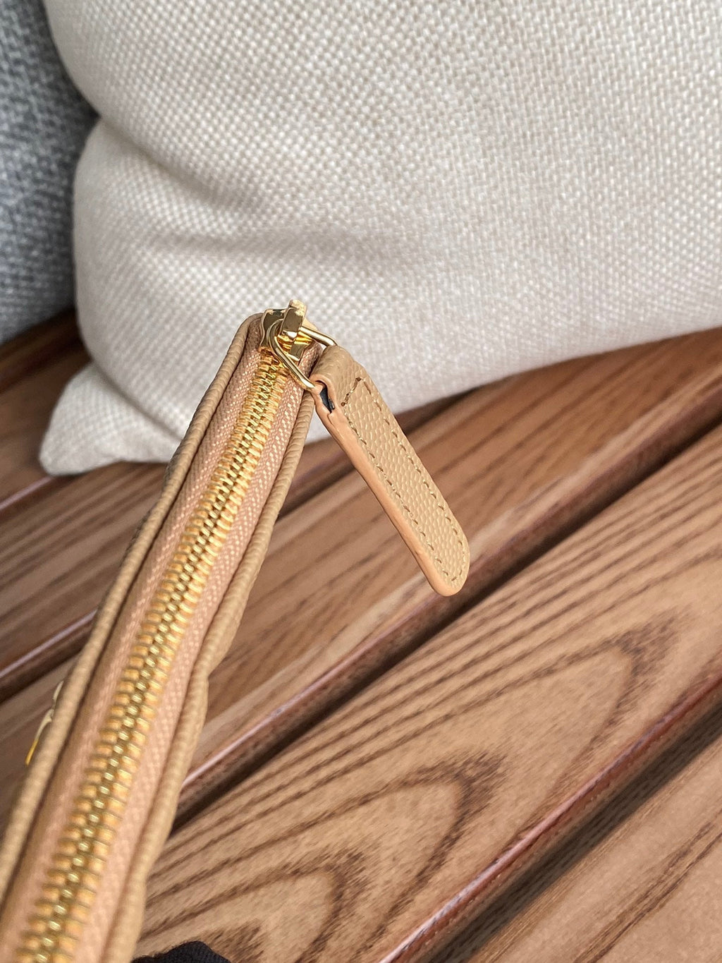 CC ZIPPED WALLET 15 BEIGE CAVIAR GOLD HARDWARE