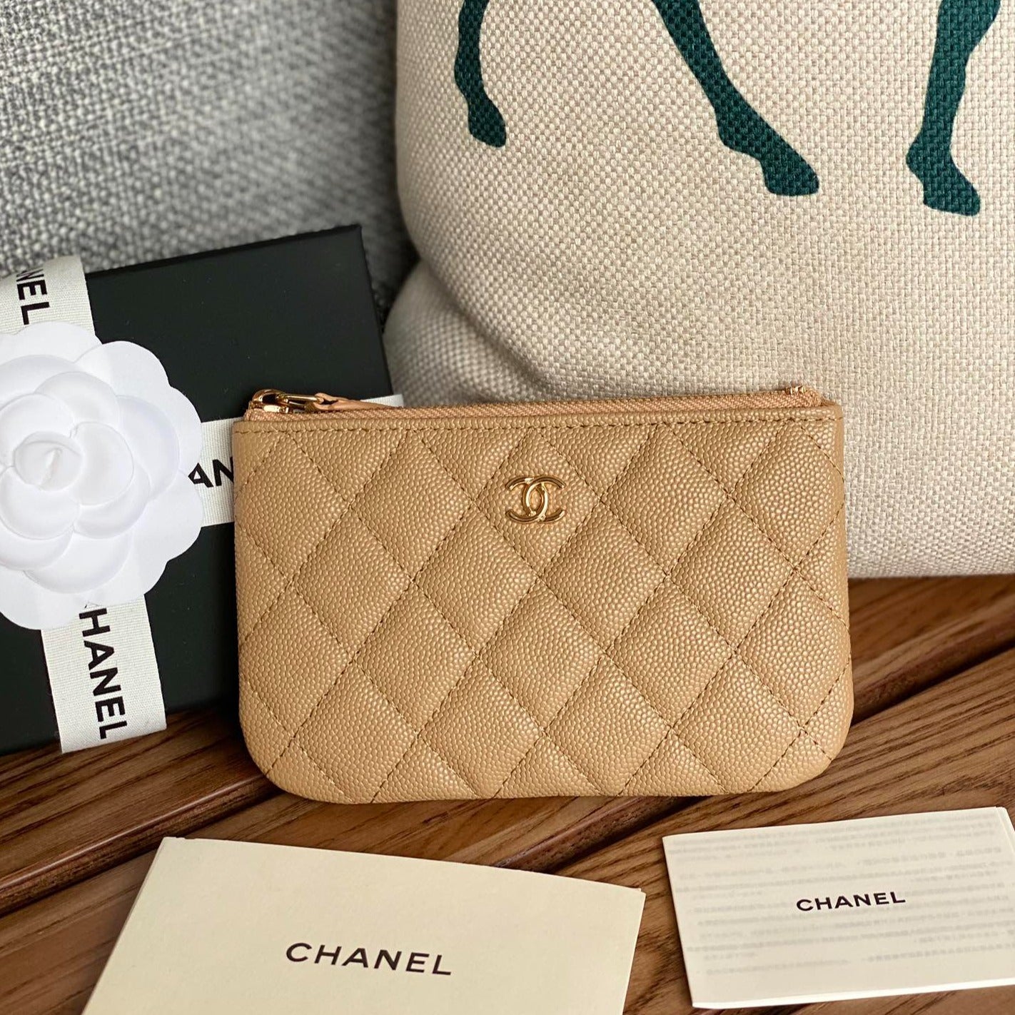 CC ZIPPED WALLET 15 BEIGE CAVIAR GOLD HARDWARE