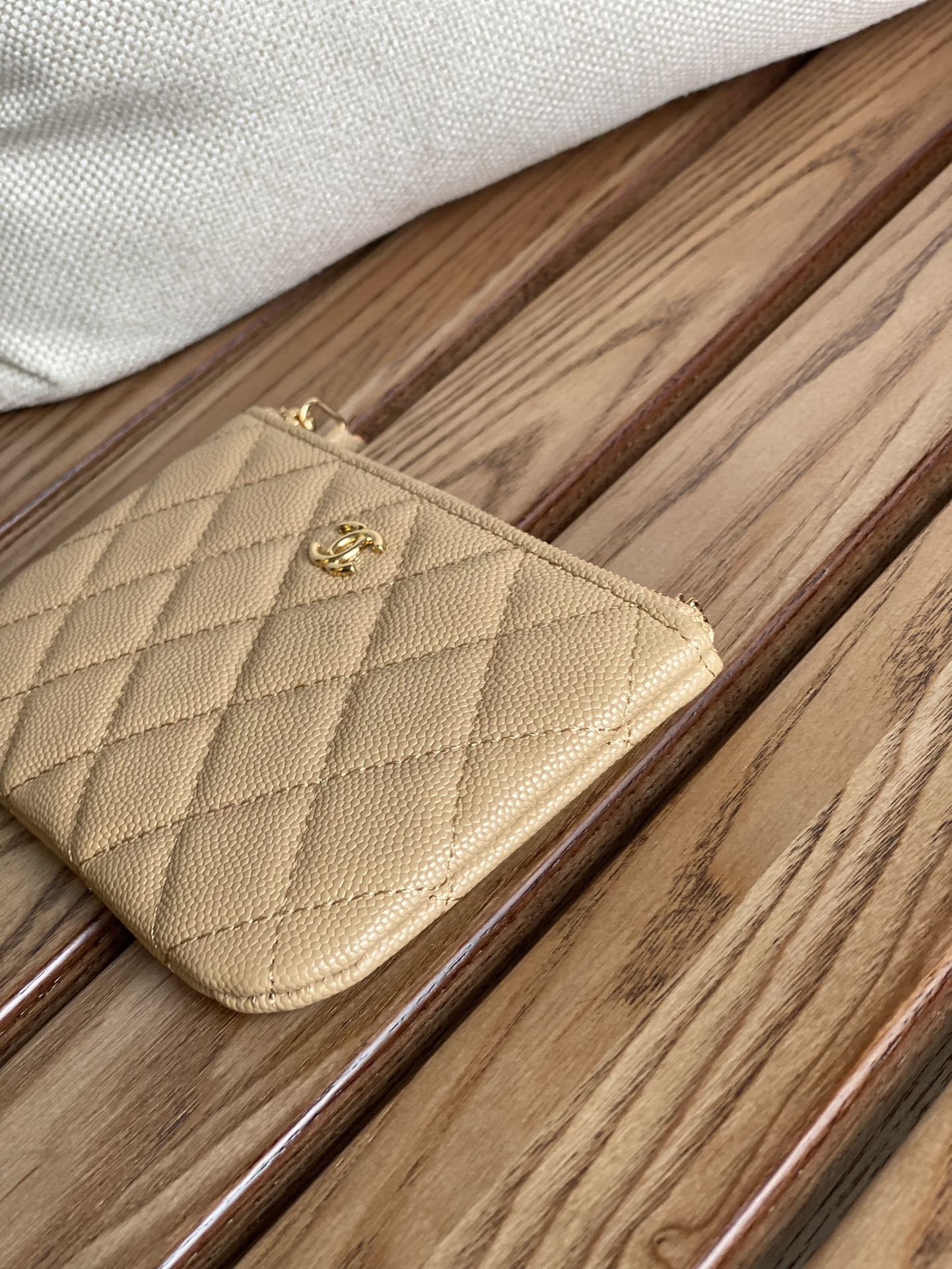 CC ZIPPED WALLET 15 BEIGE CAVIAR GOLD HARDWARE