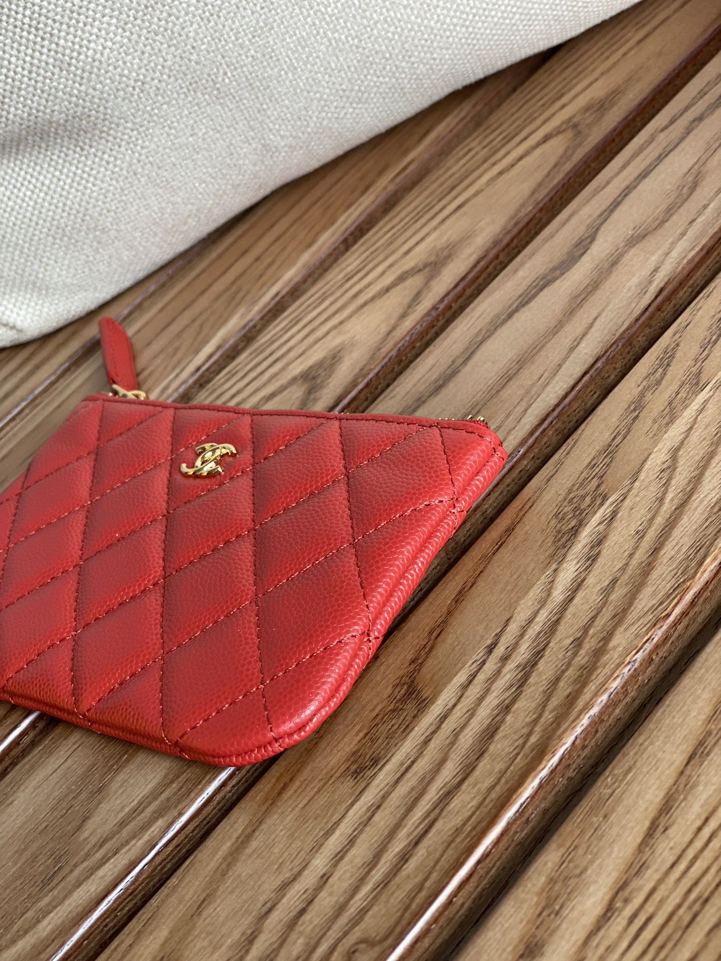 CC ZIPPED WALLET 15 RED CAVIAR GOLD HARDWARE