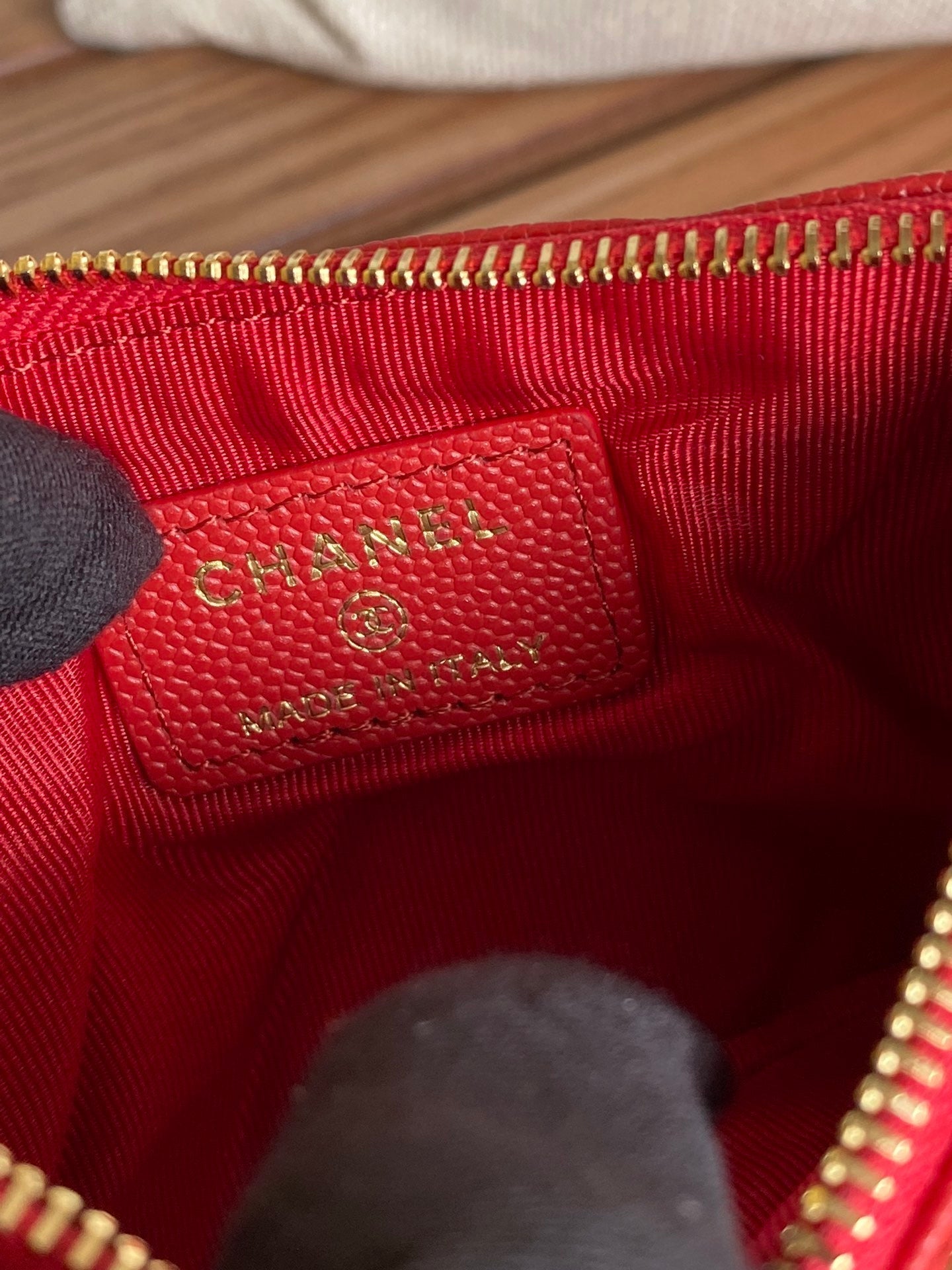CC ZIPPED WALLET 15 RED CAVIAR GOLD HARDWARE