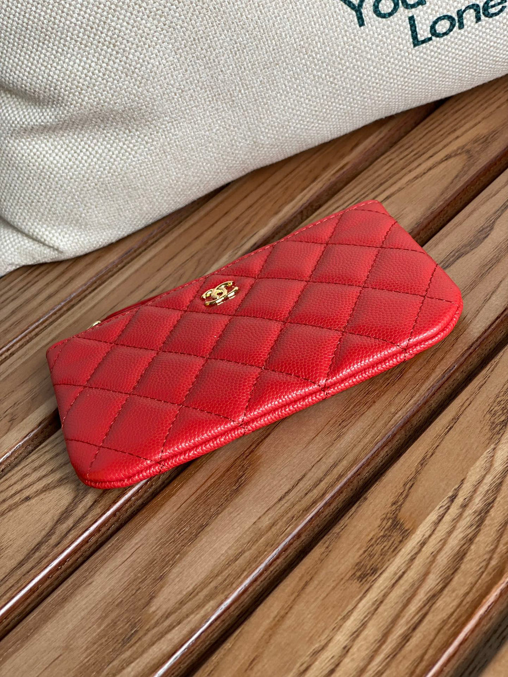CC ZIPPED WALLET 15 RED CAVIAR GOLD HARDWARE