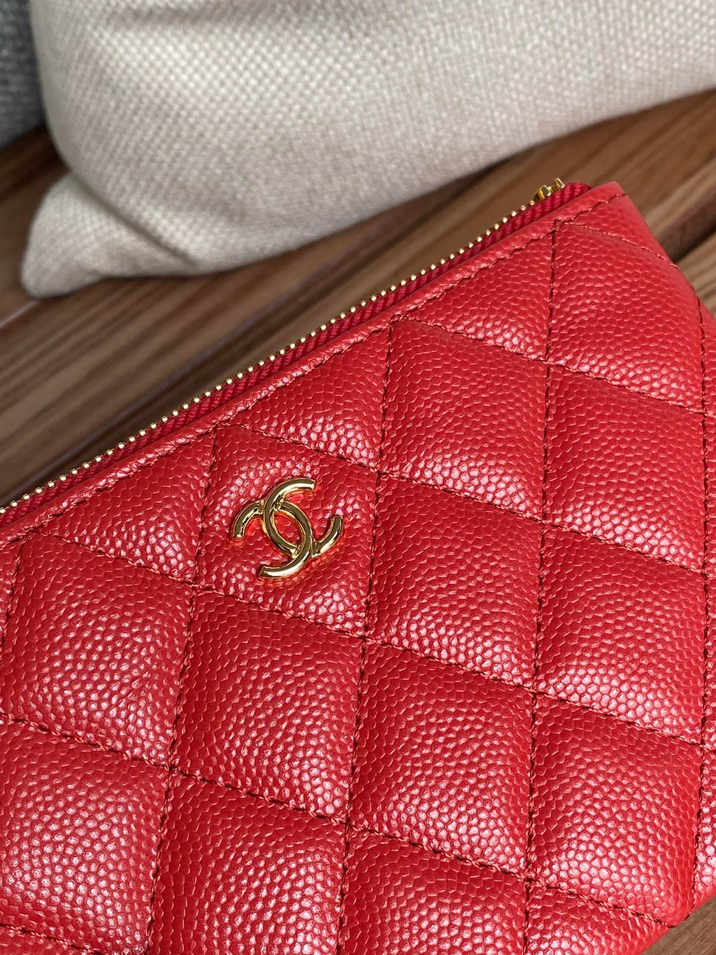 CC ZIPPED WALLET 15 RED CAVIAR GOLD HARDWARE