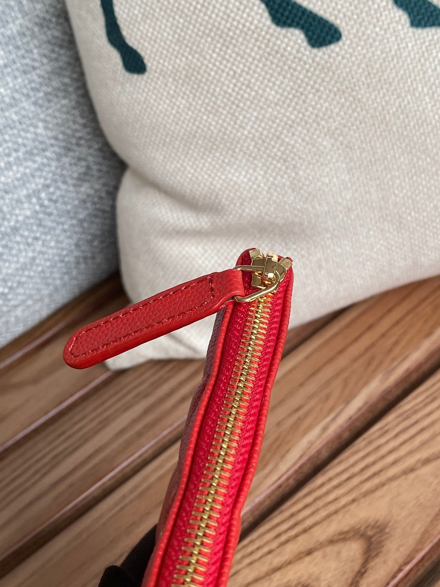 CC ZIPPED WALLET 15 RED CAVIAR GOLD HARDWARE