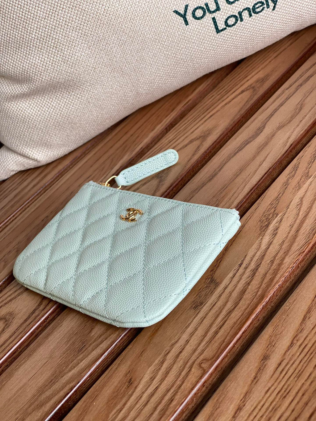 PORTEFEUILLE ZIPPÉ CC 15 BLEU NUAGE CLAIR CAVIAR QUINCAILLERIE OR