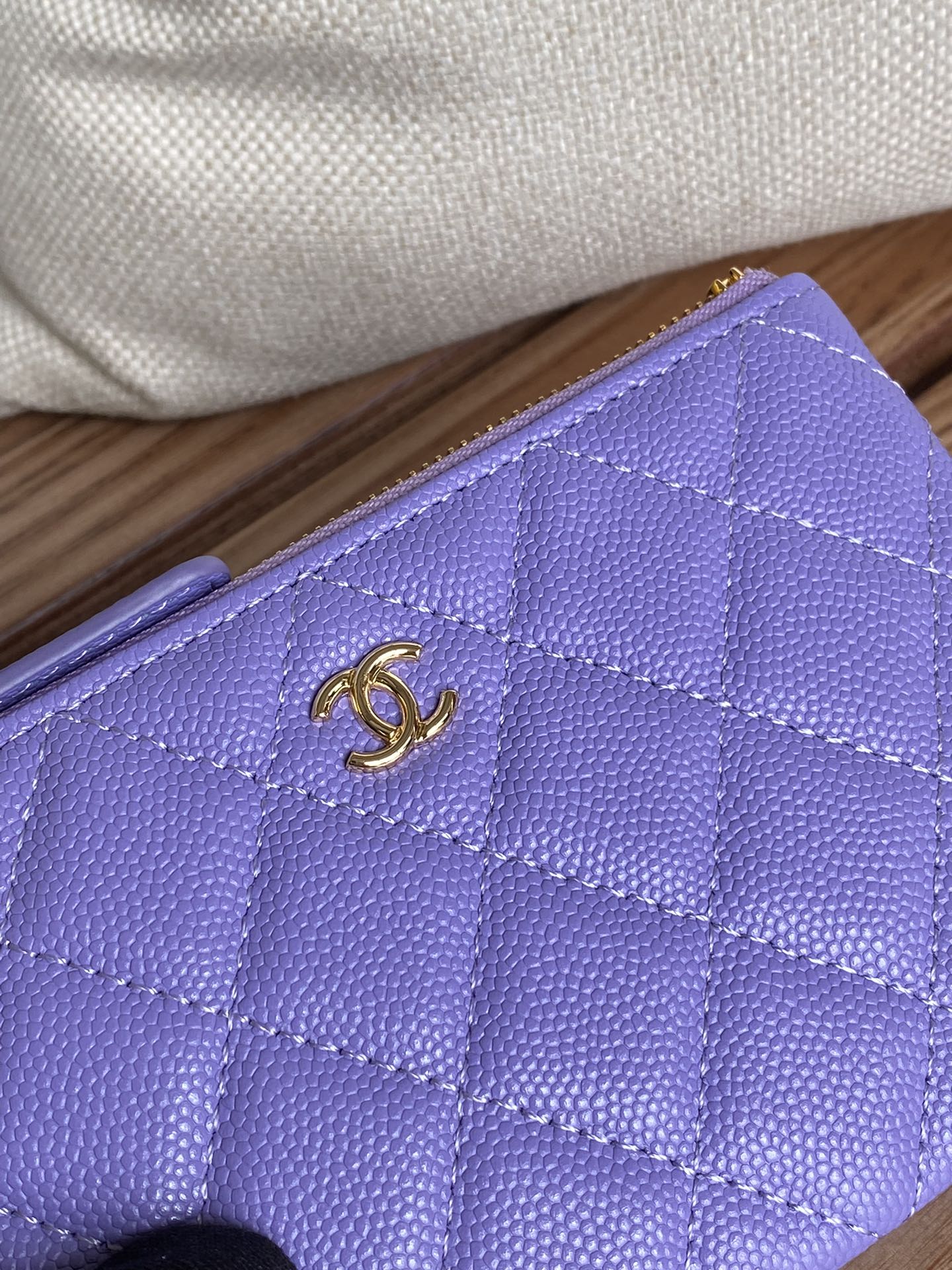 CC ZIPPED WALLET 15 PURPLE CAVIAR GOLD HARDWARE
