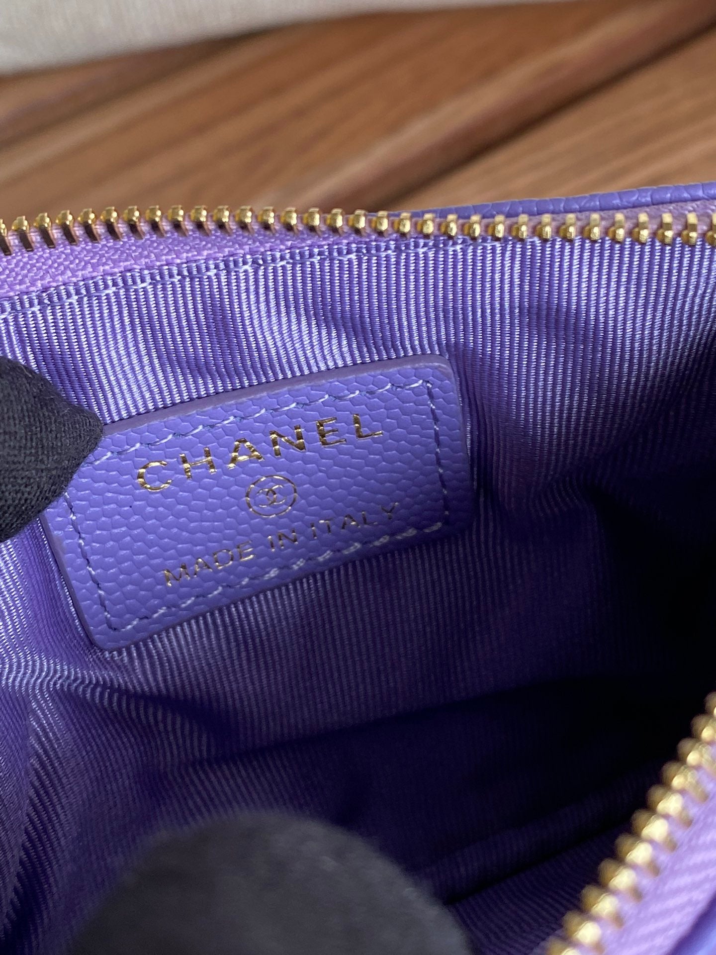CC ZIPPED WALLET 15 PURPLE CAVIAR GOLD HARDWARE