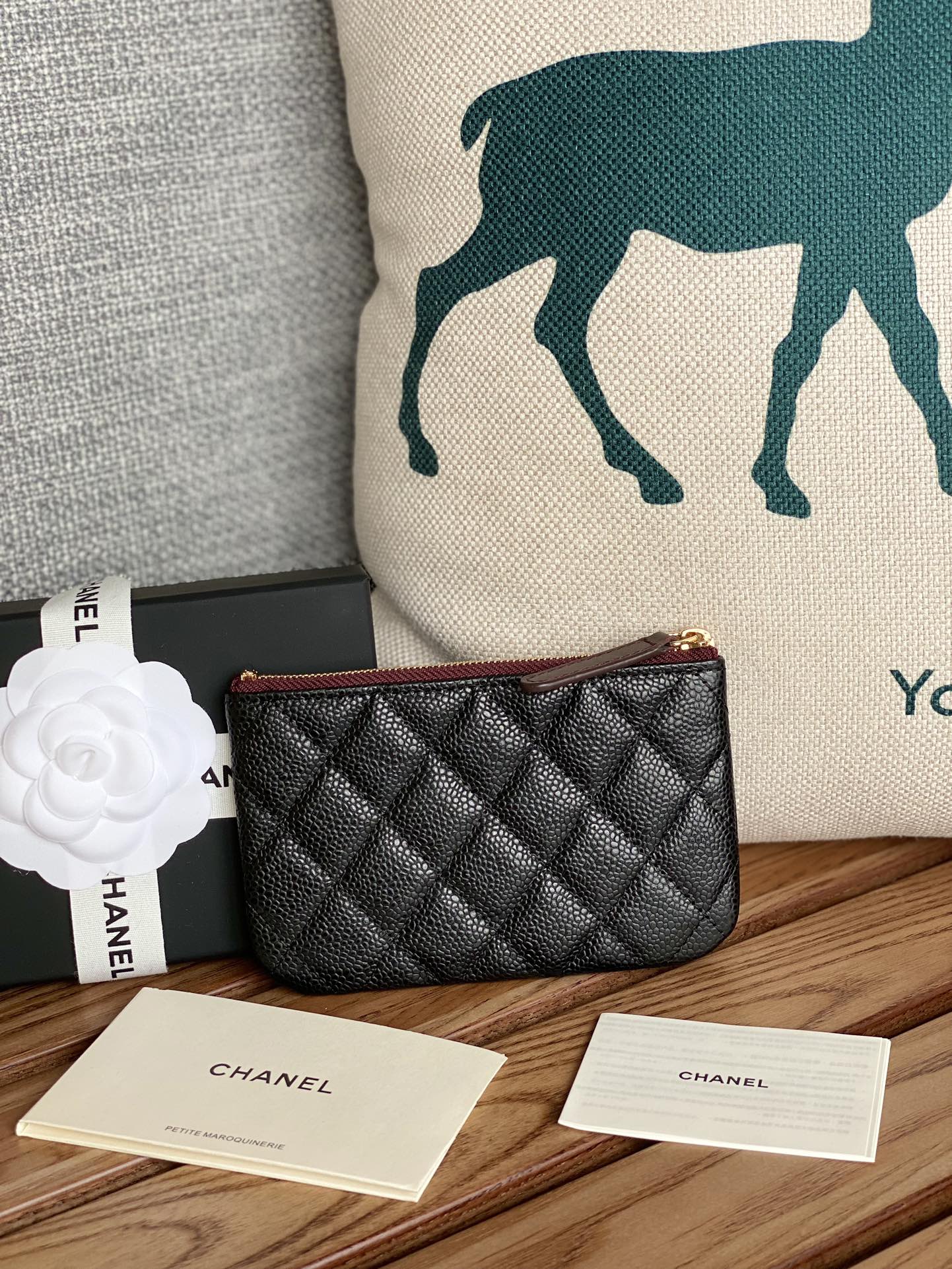 PORTEFEUILLE ZIPPÉ CC 15 NOIR CAVIAR QUINCAILLERIE OR