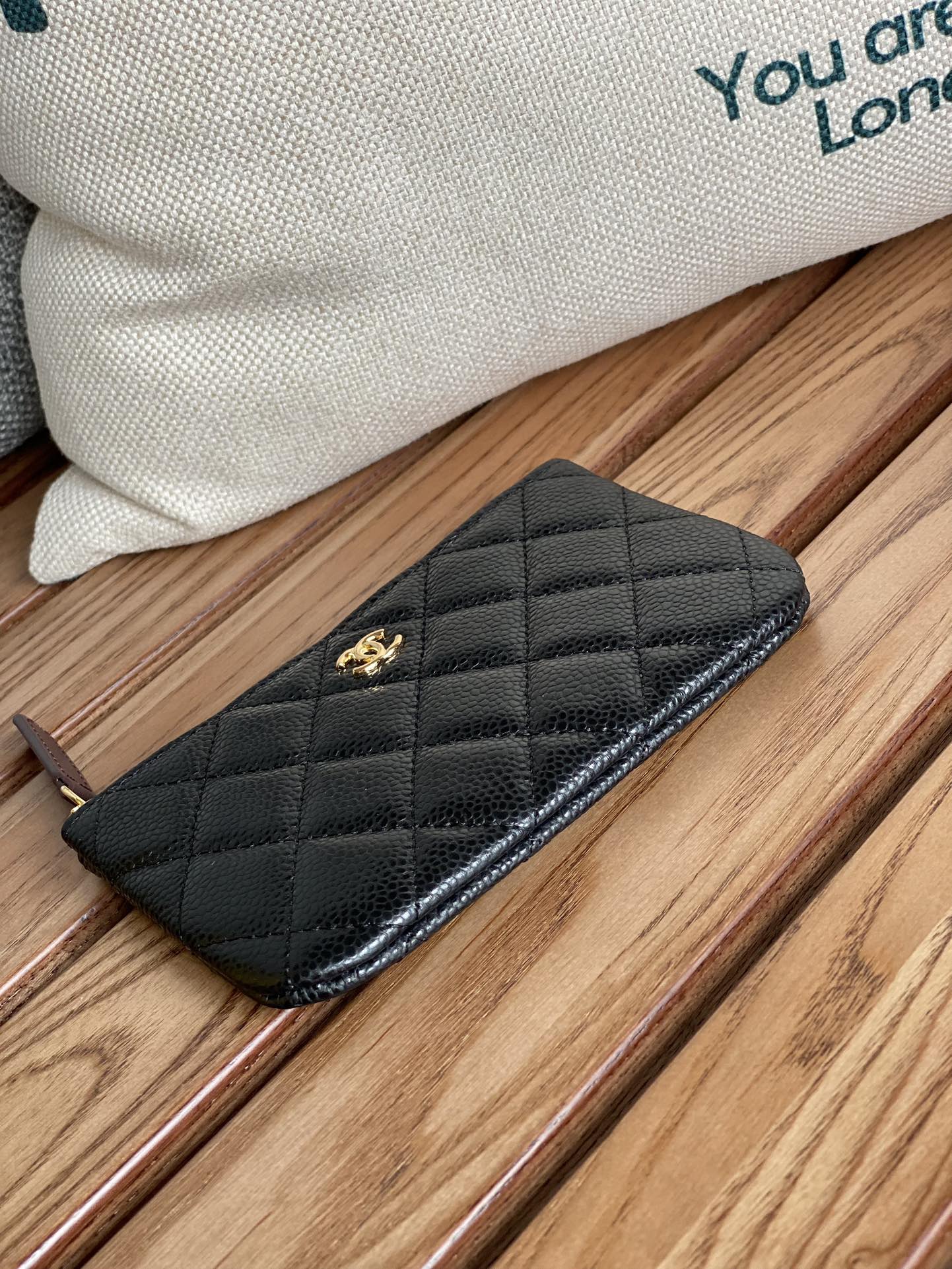 CC ZIPPED WALLET 15 BLACK CAVIAR GOLD HARDWARE