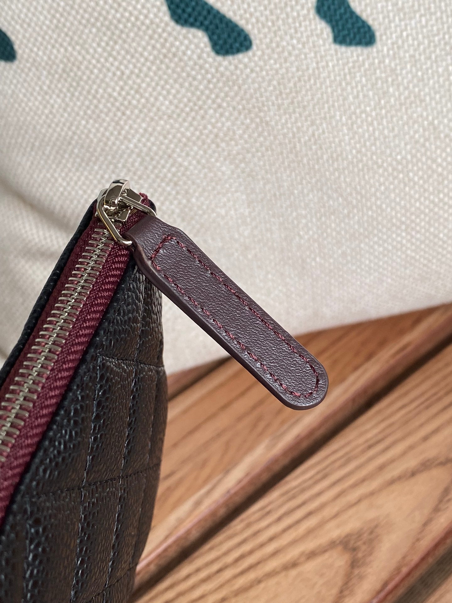 CC ZIPPED WALLET 15 BLACK CAVIAR SILVER HARDWARE