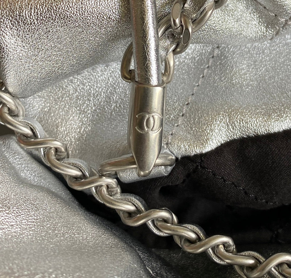 CC HOBO MINI 20CM EN CUIR D'AGNEAU ARGENTÉ