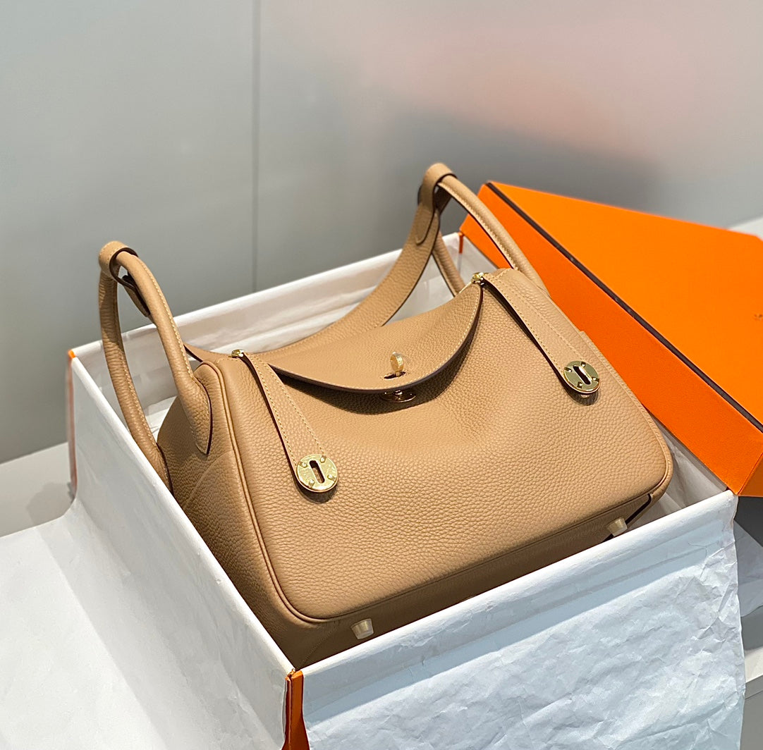SAC HM LINDY 30 CUIR TAURILLON CLEMENCE CAMEL