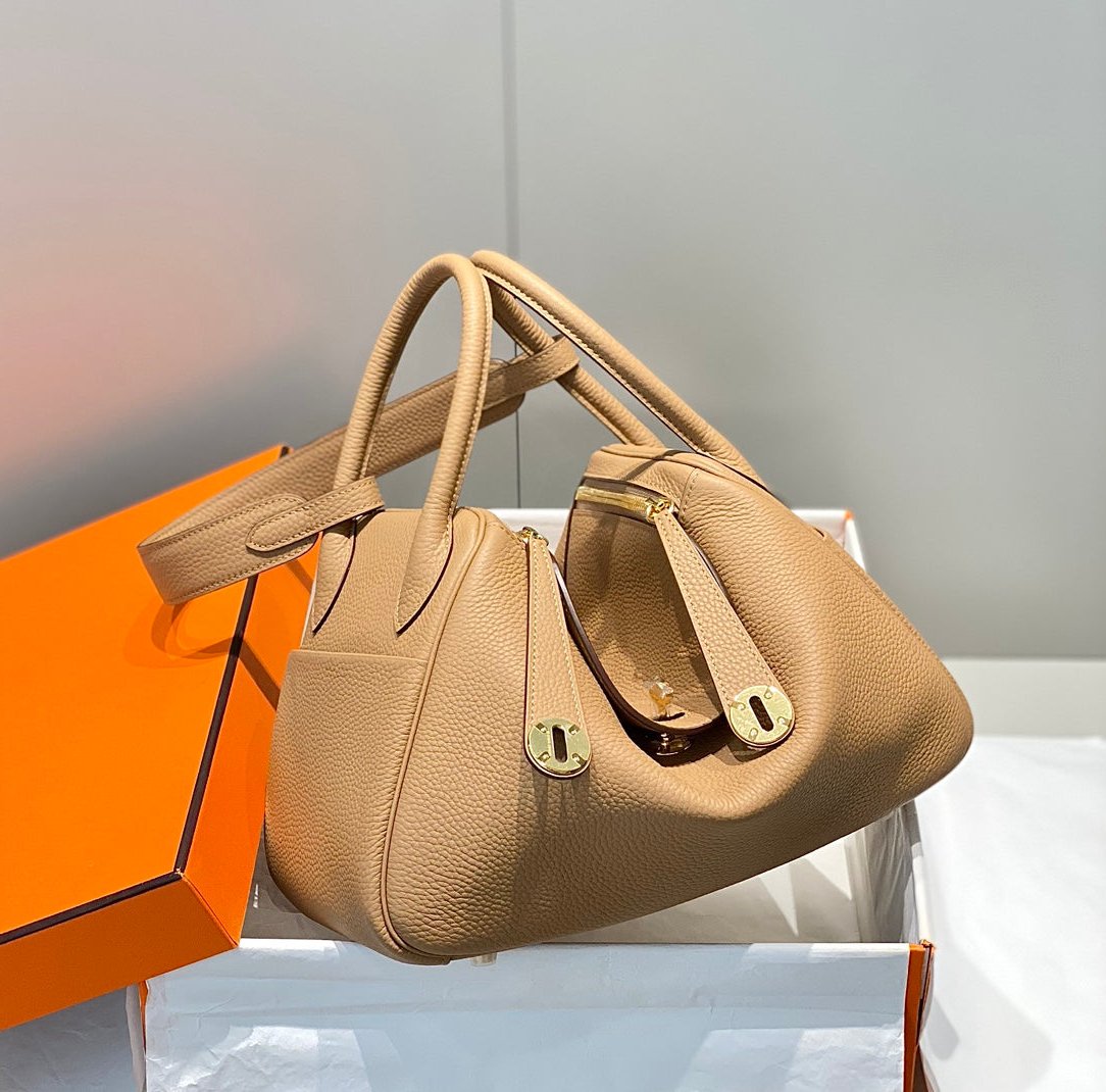 SAC HM LINDY 30 CUIR TAURILLON CLEMENCE CAMEL