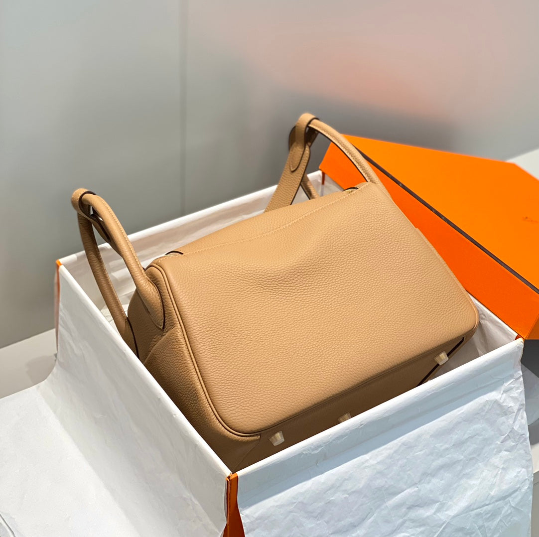 SAC HM LINDY 30 CUIR TAURILLON CLEMENCE CAMEL