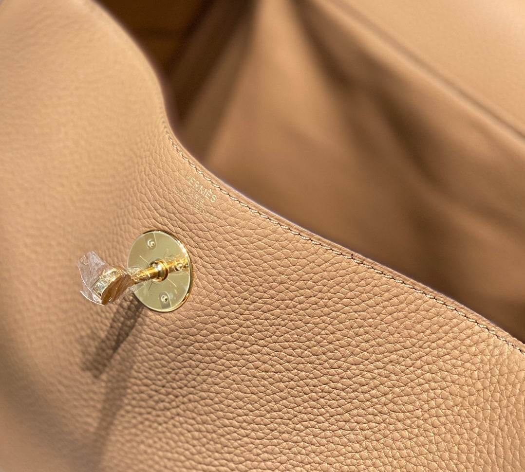 SAC HM LINDY 30 CUIR TAURILLON CLEMENCE CAMEL