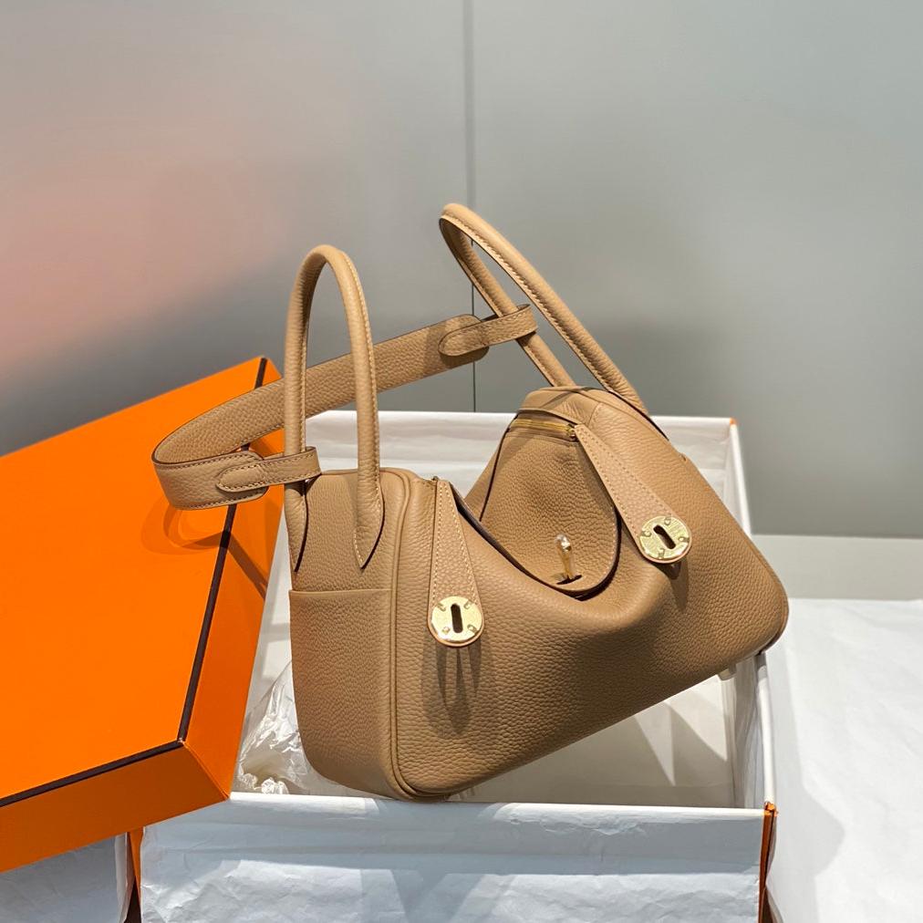 SAC HM LINDY 26 CUIR TAURILLON CLEMENCE CAMEL