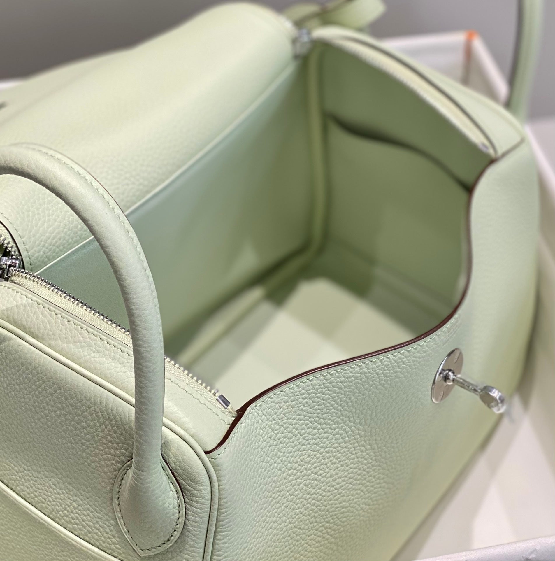 SAC HM LINDY 30 CUIR TAURILLON CLEMENCE MENTHE