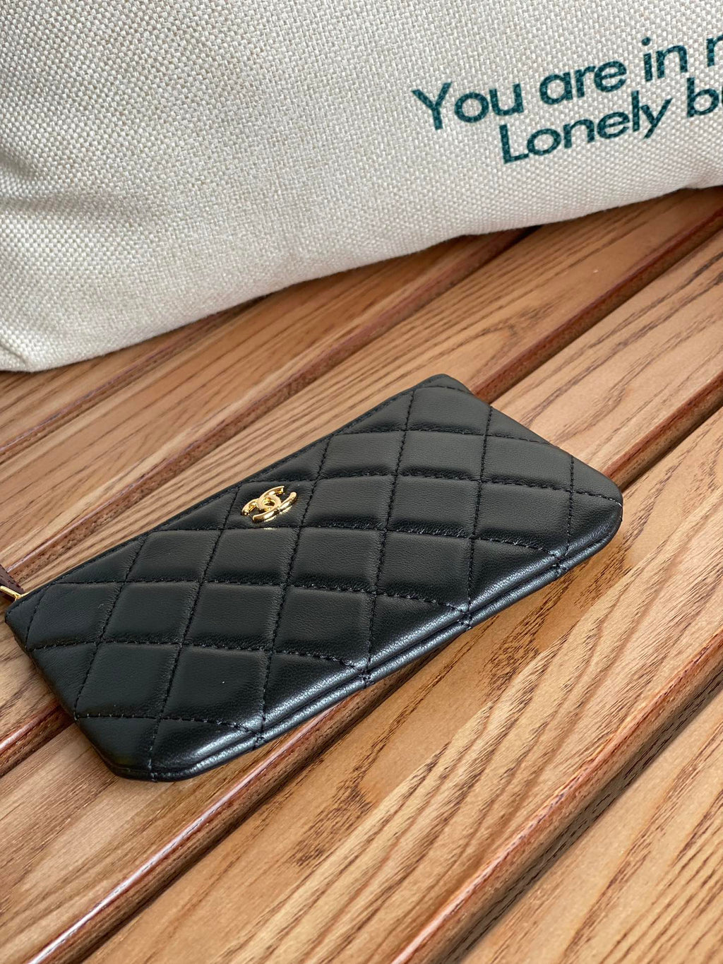 CC ZIPPED WALLET 15 BLACK LAMBSKIN GOLD HARDWARE
