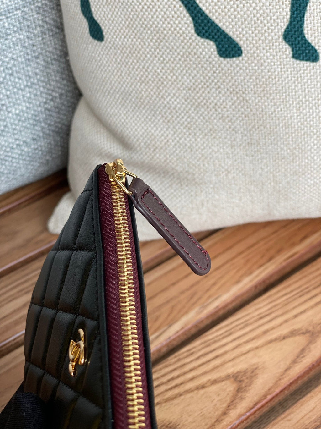 CC ZIPPED WALLET 15 BLACK LAMBSKIN GOLD HARDWARE