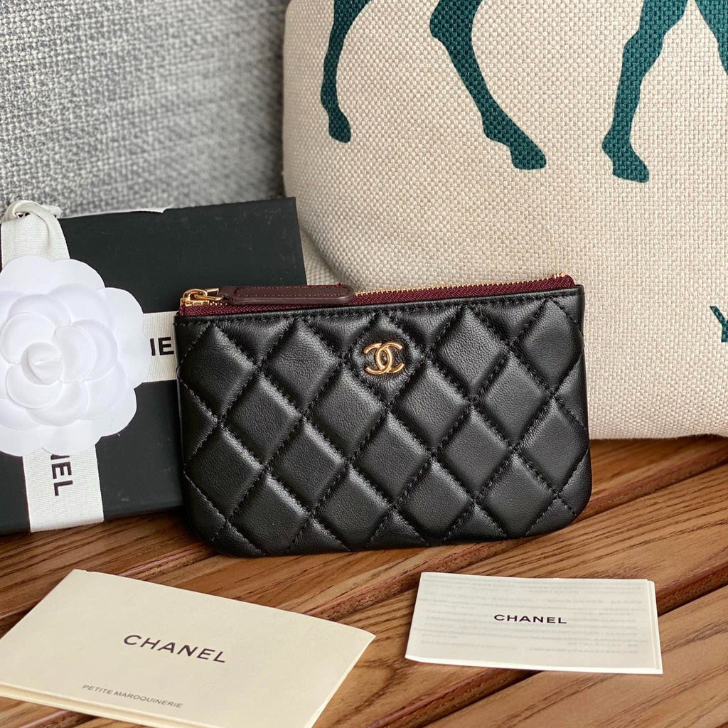 CC ZIPPED WALLET 15 BLACK LAMBSKIN GOLD HARDWARE