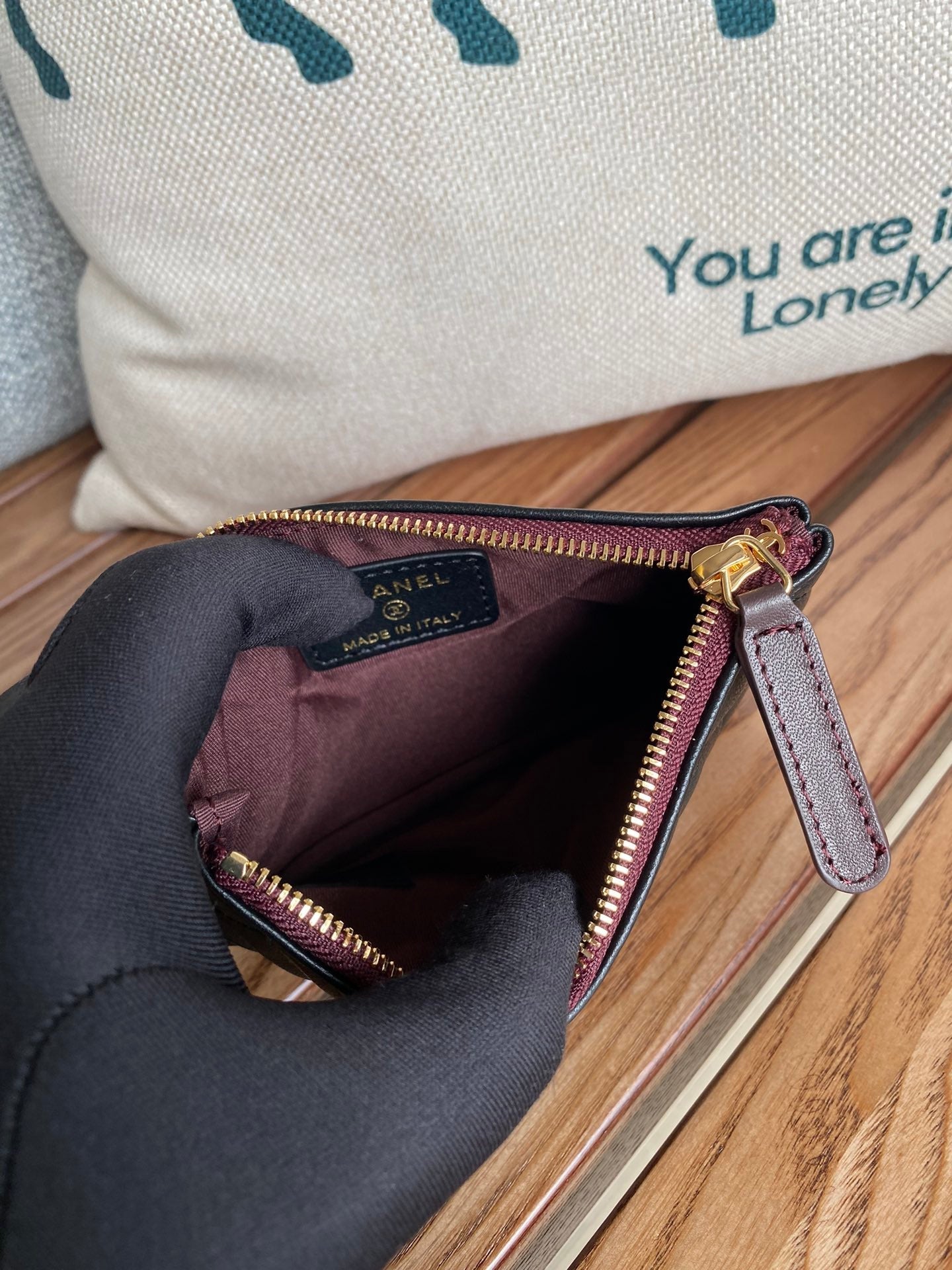 CC ZIPPED WALLET 15 BLACK LAMBSKIN GOLD HARDWARE
