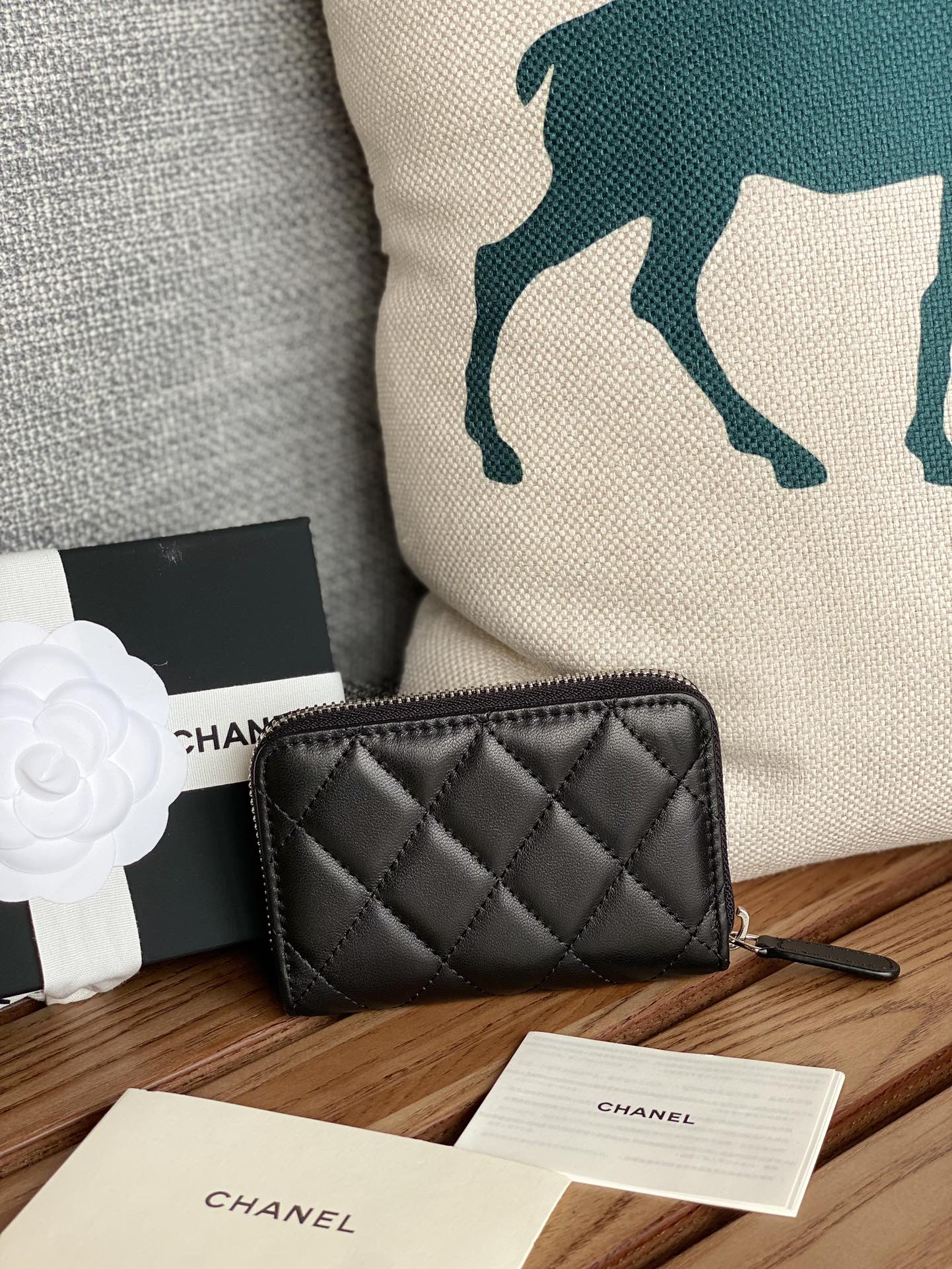 CC ZIPPED WALLET 7.5 CM BLACK CALFSKIN SILVER HARDWARE