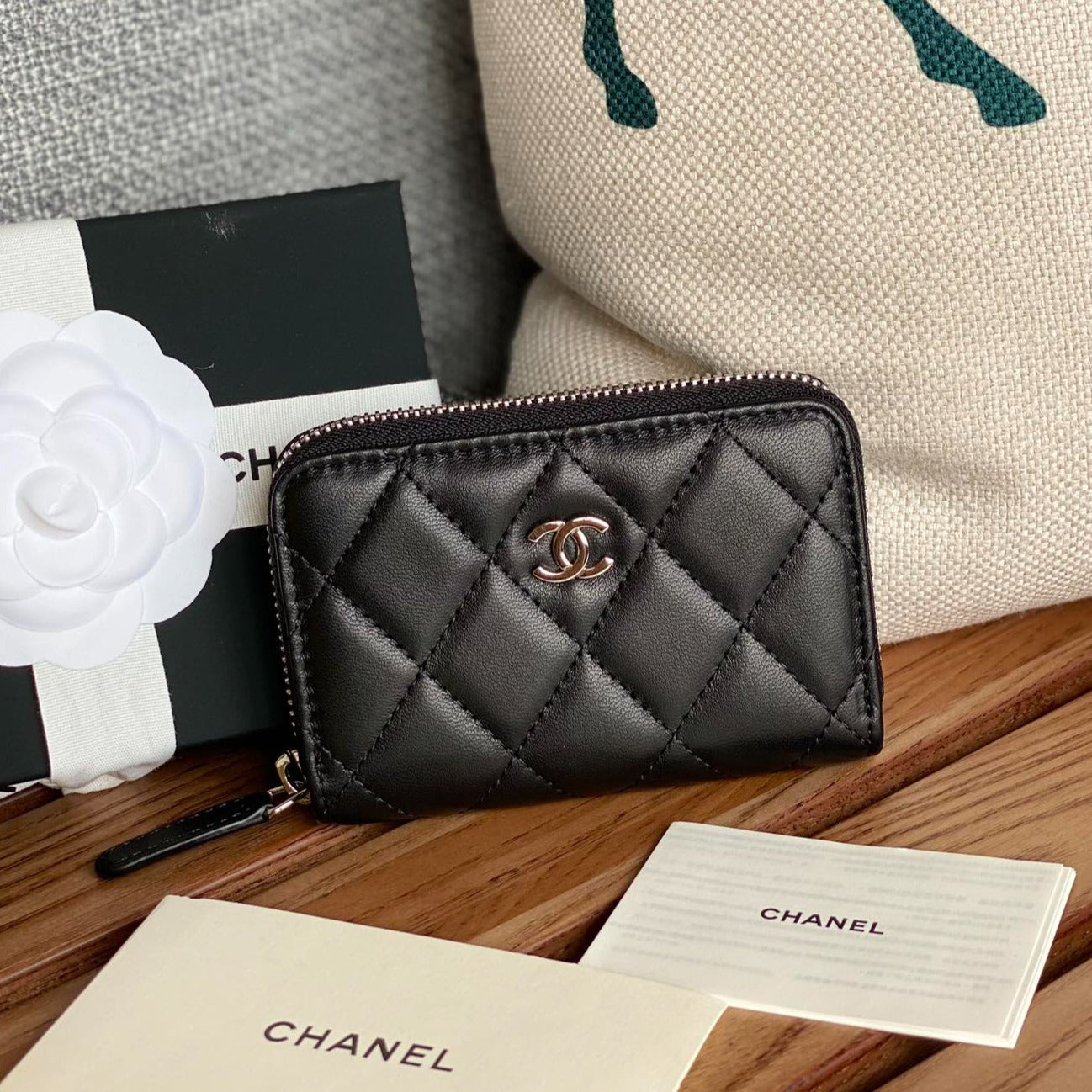 CC ZIPPED WALLET 7.5 CM BLACK CALFSKIN SILVER HARDWARE