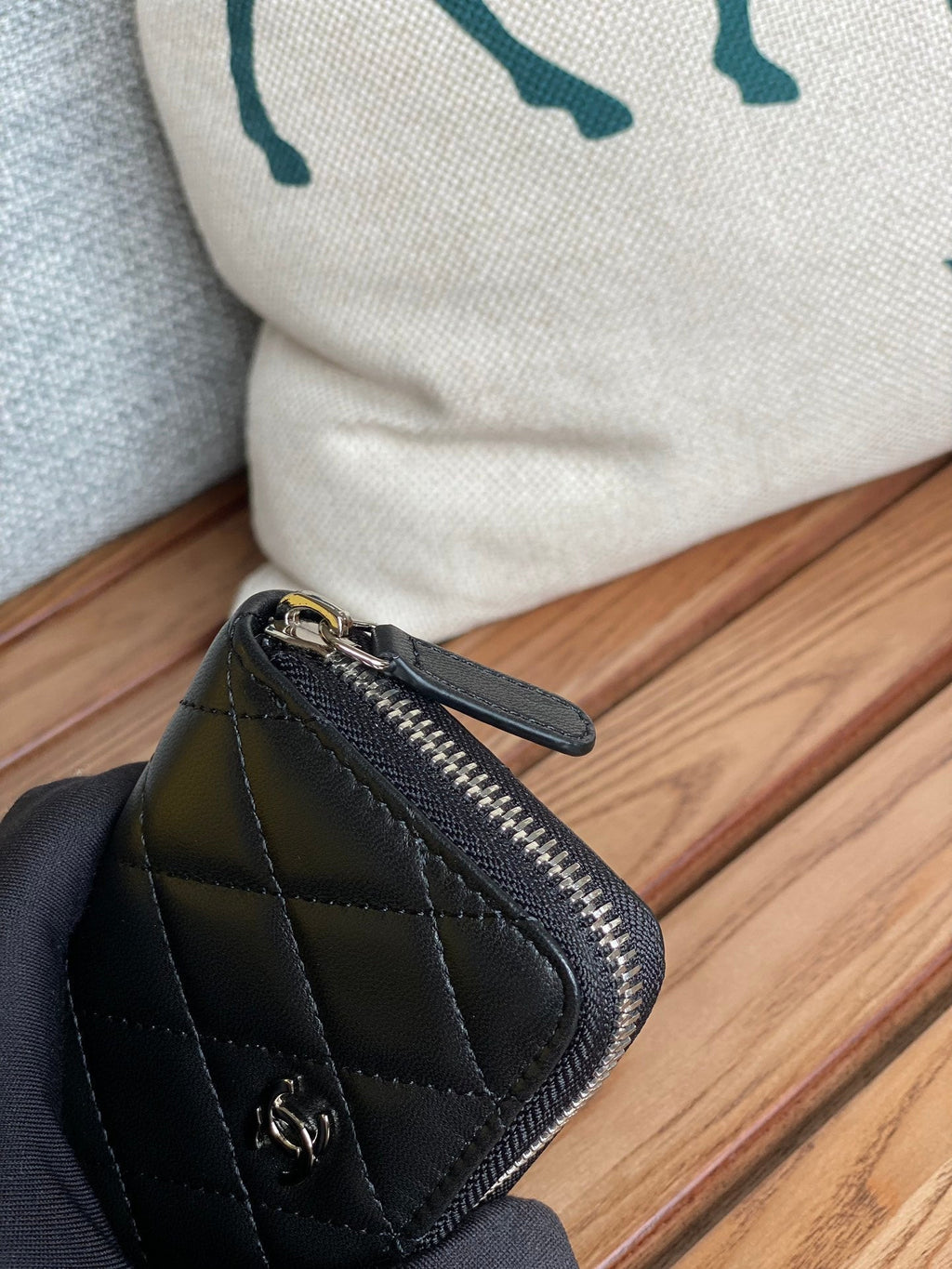 CC ZIPPED WALLET 7.5 CM BLACK CALFSKIN SILVER HARDWARE