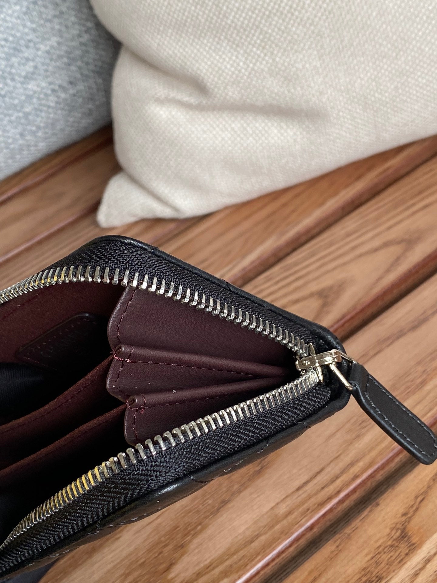 CC ZIPPED WALLET 7.5 CM BLACK CALFSKIN SILVER HARDWARE