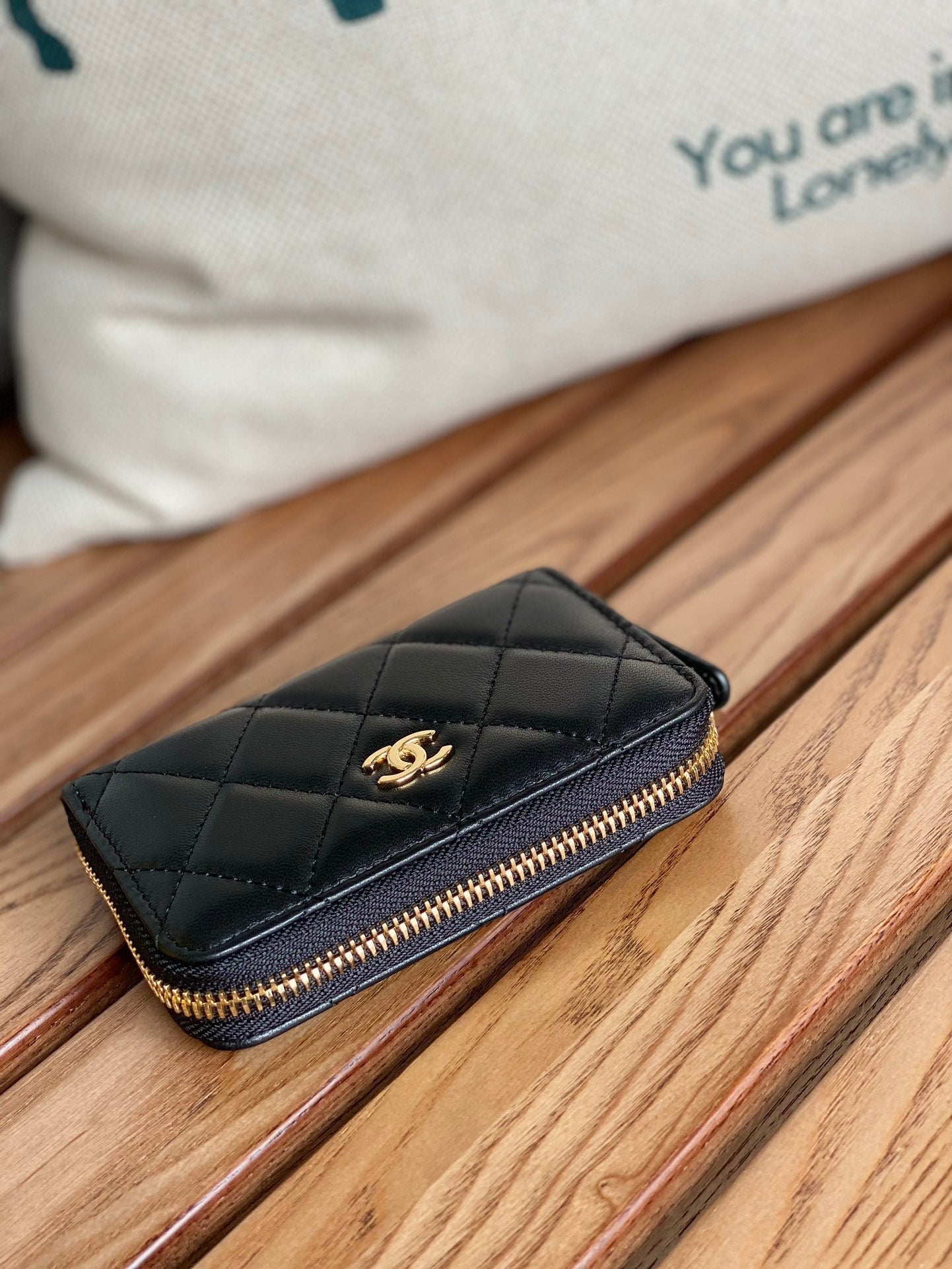 CC ZIPPED WALLET 7.5CM BLACK CALFKSIN GOLD HARDWARE