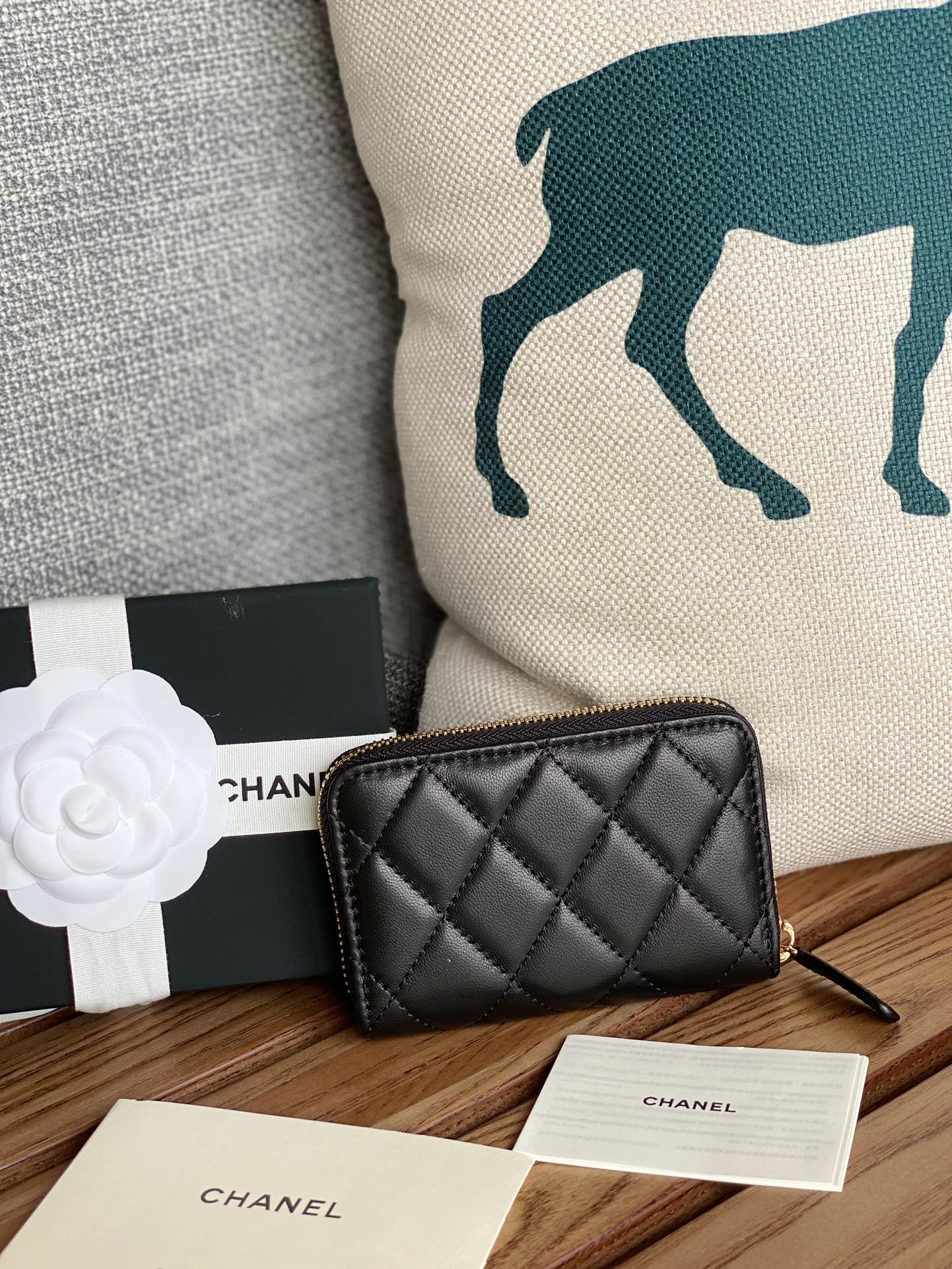 CC ZIPPED WALLET 7.5CM BLACK CALFKSIN GOLD HARDWARE