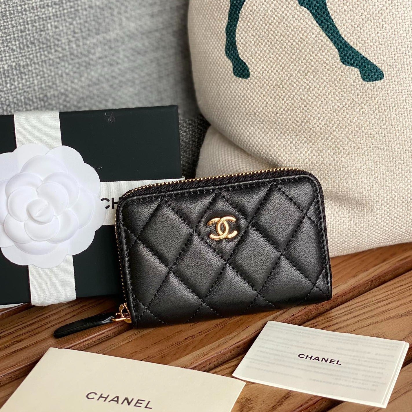 CC ZIPPED WALLET 7.5CM BLACK CALFKSIN GOLD HARDWARE