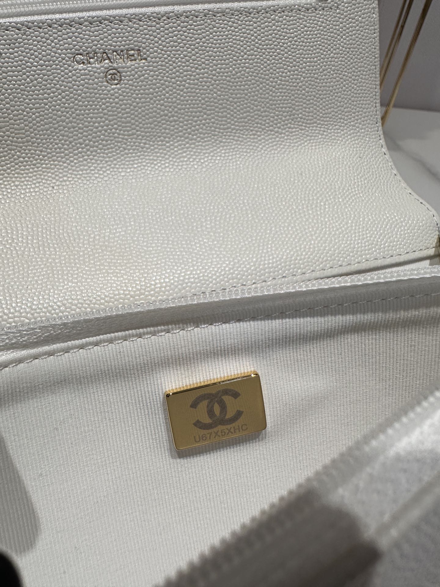 CC 24K WOC 19CM CREAM GRAINED CALFSKIN GOLD HARDWARE