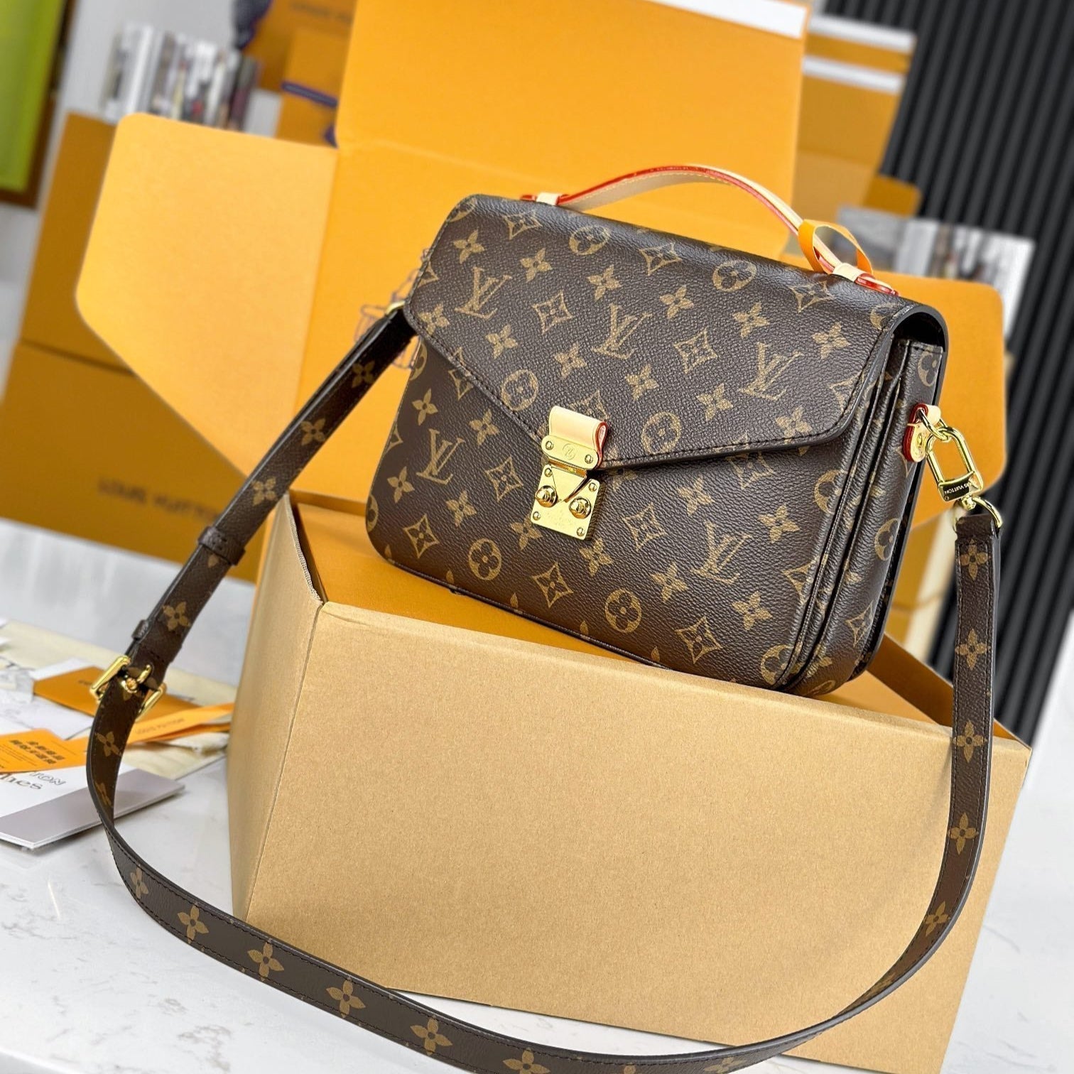 LV POCHETTE METIS MARRON MONOGRAMME TOILE INVERSE 204263
