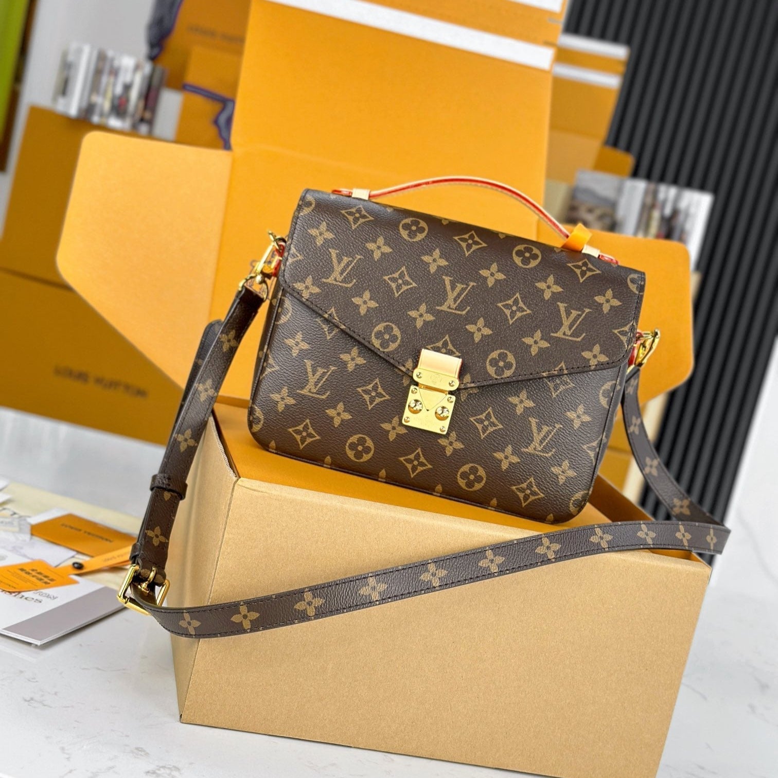 LV POCHETTE METIS MARRON MONOGRAMME TOILE INVERSE 204263