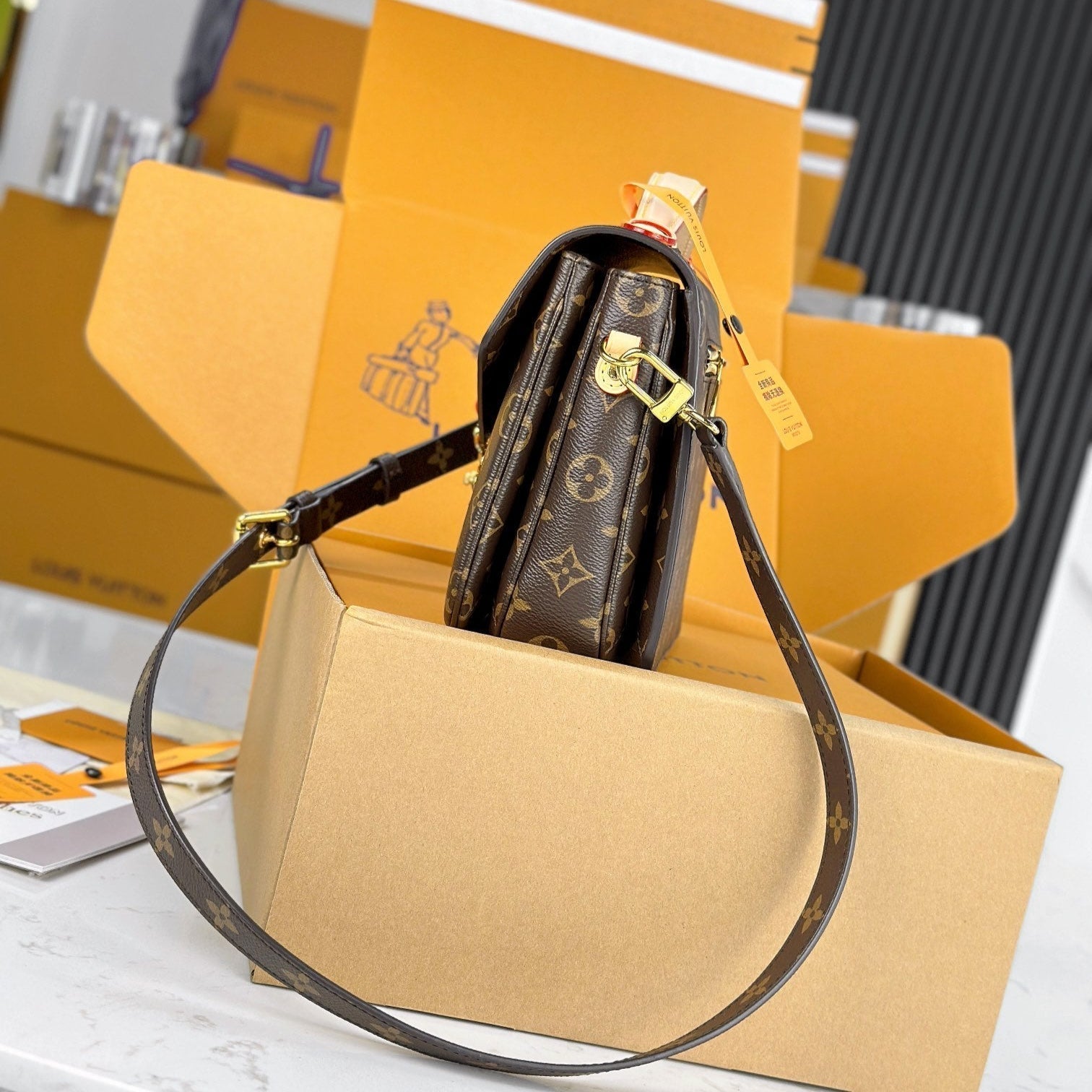 LV POCHETTE METIS MARRON MONOGRAMME TOILE INVERSE 204263