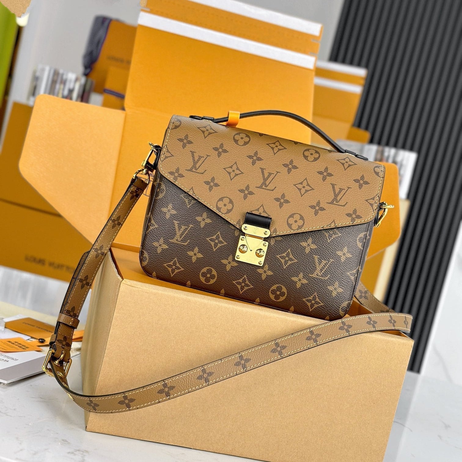 LV POCHETTE MÉTIS MARRON MIX GINGEMBRE MARRON MONOGRAMME TOILE INVERSE 204264