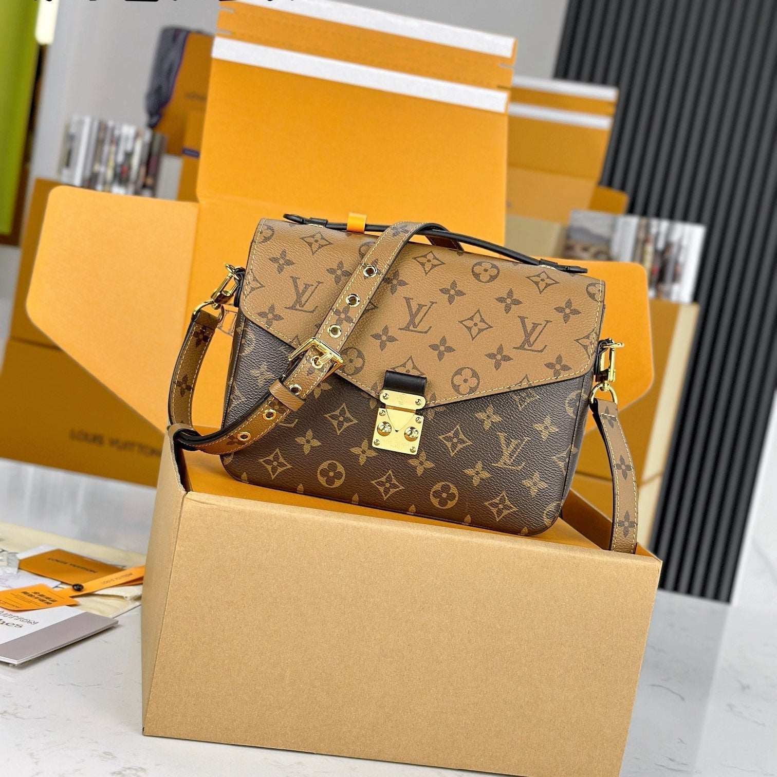 LV POCHETTE MÉTIS MARRON MIX GINGEMBRE MARRON MONOGRAMME TOILE INVERSE 204264
