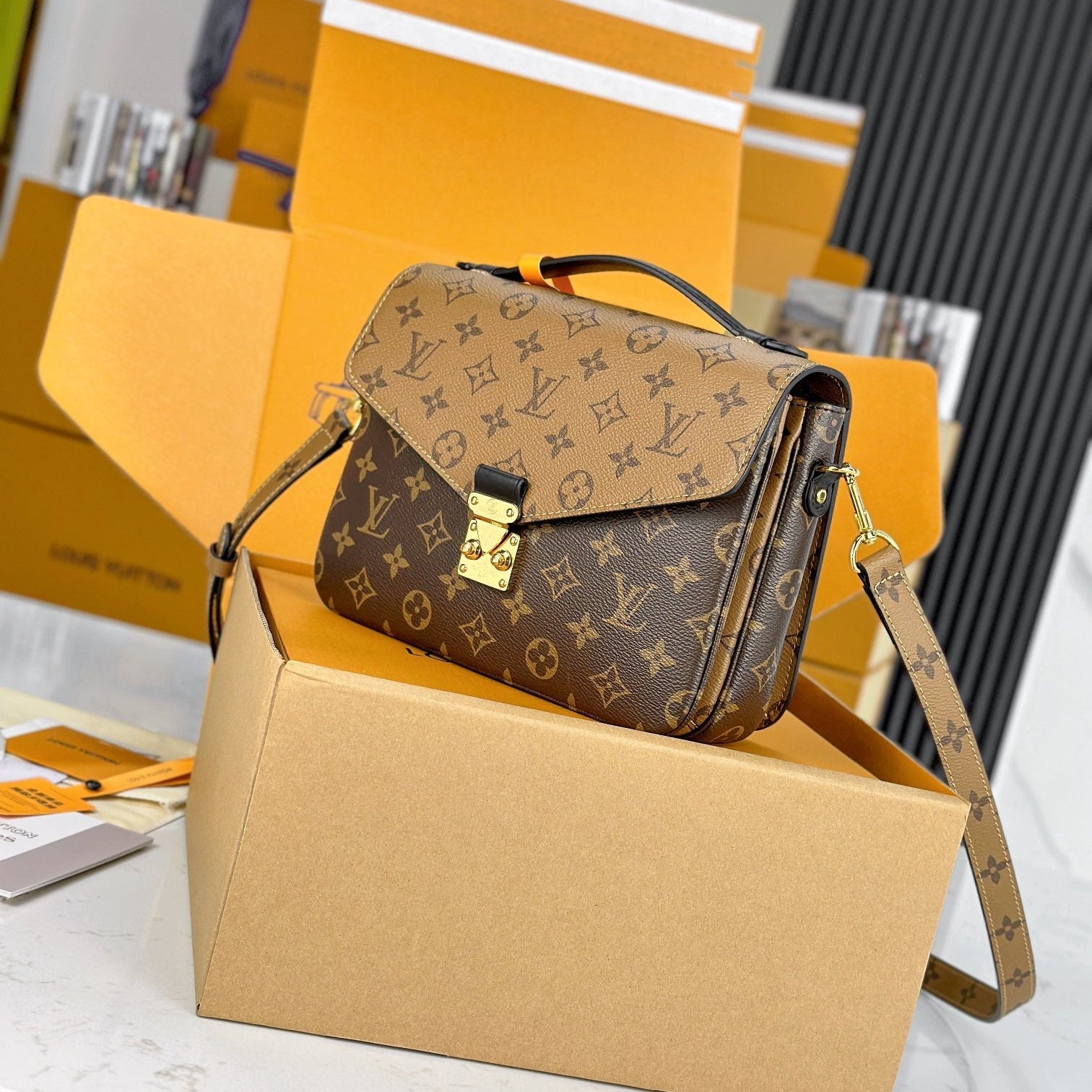 LV POCHETTE MÉTIS MARRON MIX GINGEMBRE MARRON MONOGRAMME TOILE INVERSE 204264
