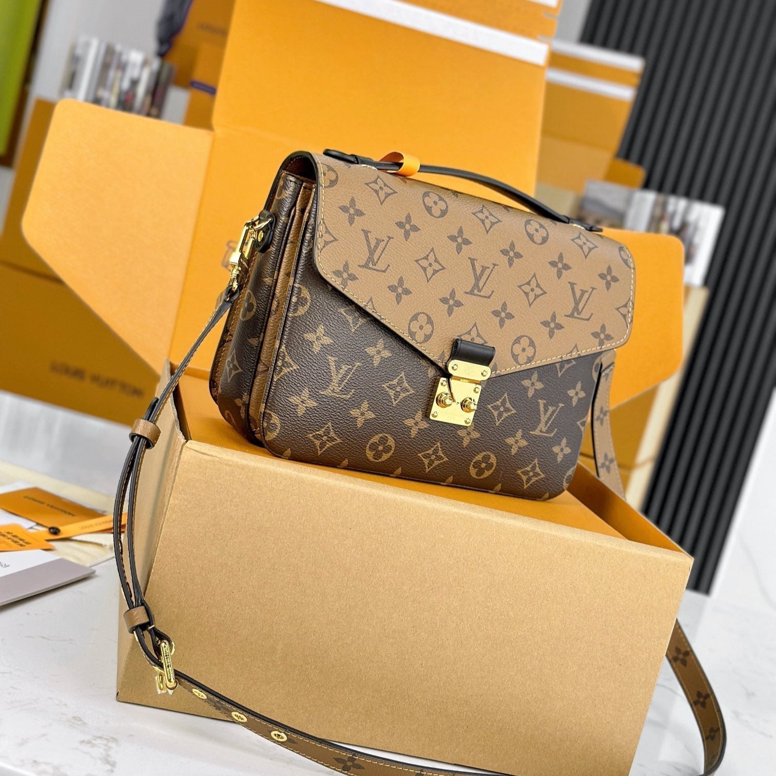 LV POCHETTE MÉTIS MARRON MIX GINGEMBRE MARRON MONOGRAMME TOILE INVERSE 204264