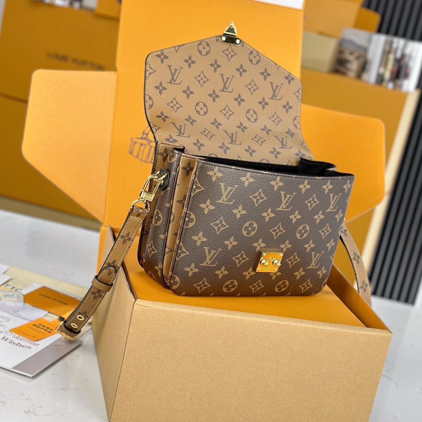 LV POCHETTE MÉTIS MARRON MIX GINGEMBRE MARRON MONOGRAMME TOILE INVERSE 204264