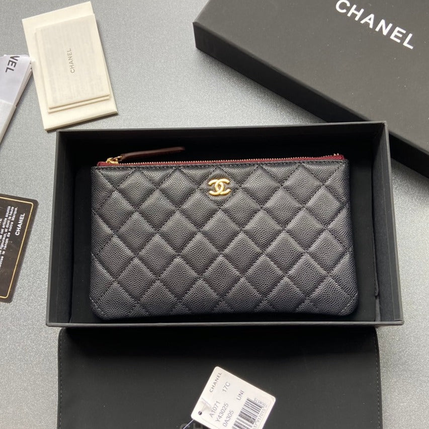 CC ZIPPED WALLET 20CM BLACK QUILTED CAVIAR GOLD HARDWARE