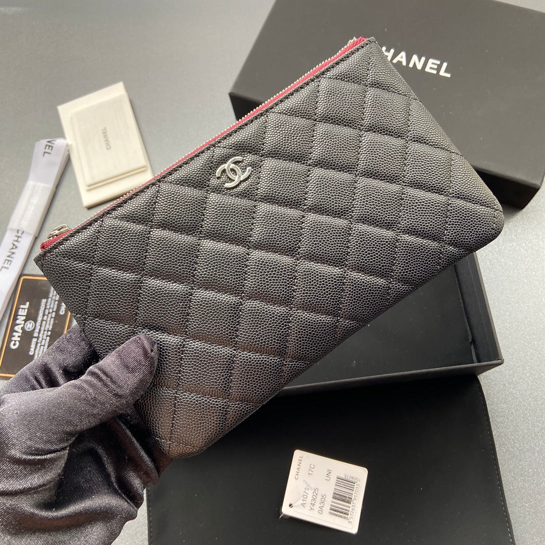 CC ZIPPED WALLET 20CM BLACK QUILTED CAVIAR SILVER HARDWARE