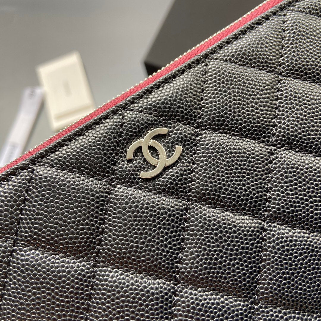 CC ZIPPED WALLET 20CM BLACK QUILTED CAVIAR SILVER HARDWARE