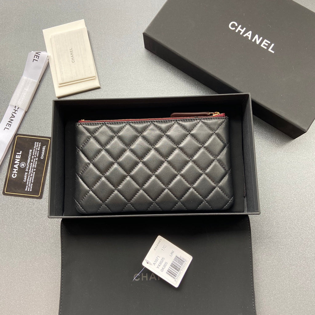 CC ZIPPED WALLET 20CM BLACK QUILTED CALFSKIN GOLD HARDWARE