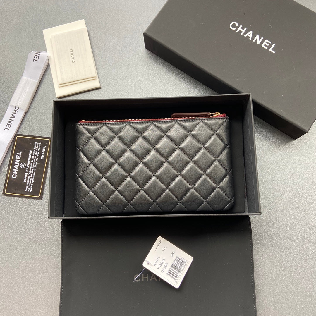CC ZIPPED WALLET 20CM BLACK QUILTED CALFSKIN GOLD HARDWARE